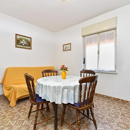 Mirela 1554 Apartamento *