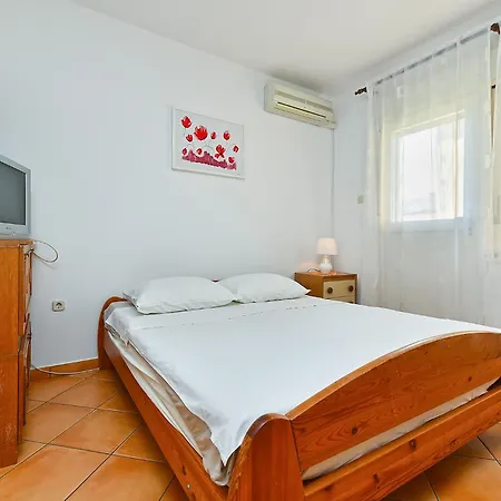 Mirela 1554 Apartamento *