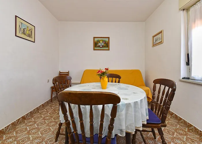 Mirela 1554 Pula