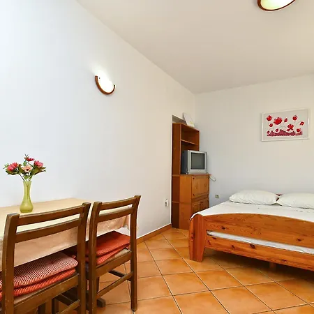 Mirela 1554 Apartman Póla